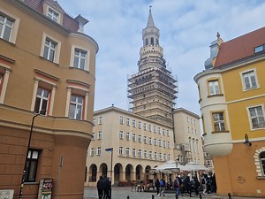 Ruszył remont blisko 90-letniej wieży opolskiego ratusza. Jest już w złym stanie