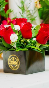 En Theo tenemos arreglos florales para cumpleaños y cualquier ocasión especial 🎉💐. También creamos arreglos irresistibles que combinan la belleza de las flores con la dulzura de las fresas cubiertas de chocolate 🍓🍫. ¡El regalo perfecto para sorprender y enamorar! ✨ #arreglosunicos #fresasconchocolate #regalosperfectos | Chocolates Theo