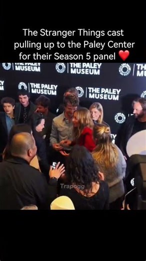 The Stranger Things cast arriving like it’s a red carpet…#strangerthings #netflix