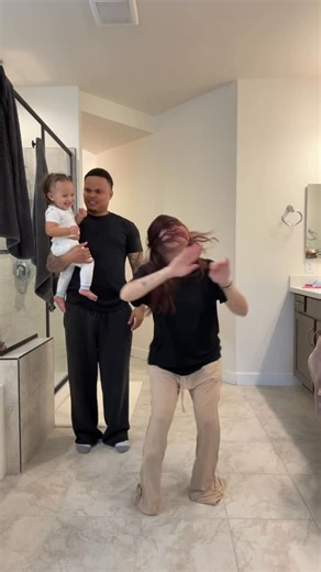 Laro Benz | He finds his mom very funny 😂❤️ | Instagram