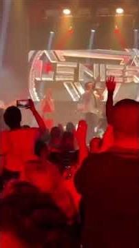 ¡Vibra el público! ¡La energía de la música en vivo te atrapa! #shorts