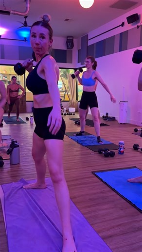 Nikki Gallian on Instagram: "Full body day with Peach at Hot Sculpt!!! @expandyoga.fedway #yoga #workout #exercise #workoutmotivation #sweat"
