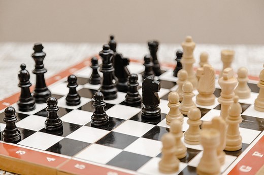 IQが高い人の特徴とは？知能指数が高い人の共通点と平均値との違いを解説