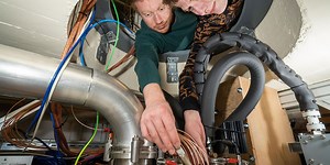 Quantum Computing Milestone: Researchers Compute With ‘Hot’ Silicon Qubits