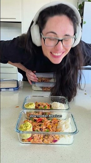 Day 13/31 meal prep January. Slow cooker Mexican chicken. recipe on website (link in bio)