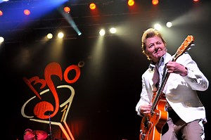 BRIAN SETZER 来日レポート&ソロ新作インタビュー!