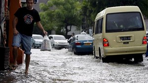 Al menos 61 muertos por deslizamientos de tierra en la isla indonesia de Java