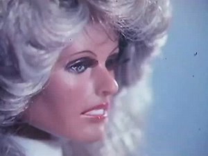 Farrah doll!! That hair!! 💕 Farrah Fawcett doll, 1977 #mood#70s#1977#farrahfawcett | Necia's hairstyling