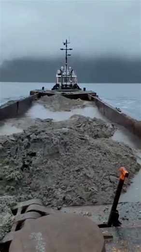 How a Split Hull Hopper Barge Works 🚢