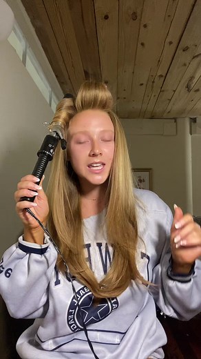 NFL Cheerleader Hair Look for Headshots: Voluminous and Bouncy Tutorial