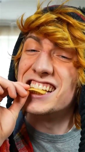 Чипсы со вкусом молнии в туалете и чипсы со вкусом малины в туалете