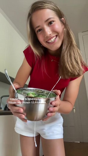 Couscous Sommersalat mit Feta und Granatapfelkern