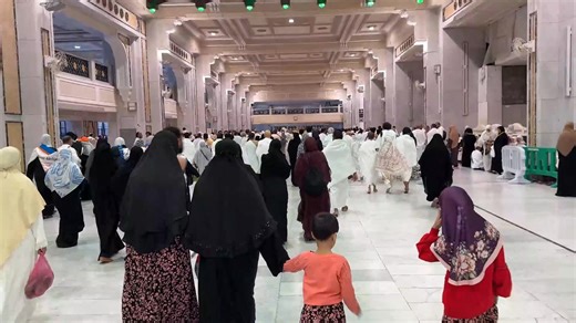 240K views · 13K reactions | A blessed walk between Safa and Marwa | Hadith of the Day | Facebook