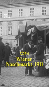 Diese Filmaufnahmen aus dem Jahr 1911 zeigen den Wiener Naschmarkt noch am alten Standort an der Wiedner Hauptstraße. Hinter den Marktständen sind die Häuser der Wienzeile zu erkennen. Ab etwa 1915/1916 wurde der Markt schrittweise auf den heutigen Standort an der Wienzeile (zwischen Getreidemarkt und Kettenbrücke) verlegt. Weitere filmische Schätze findet ihr auf 👉 filmarchiv.at | Filmarchiv Austria