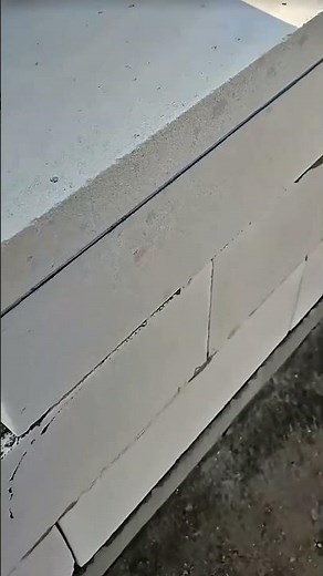 How to lift and install large concrete blocks for a continuous wall