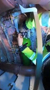 Replacing Oxygen Cylinders in an Airbus A320: Safety and Precision