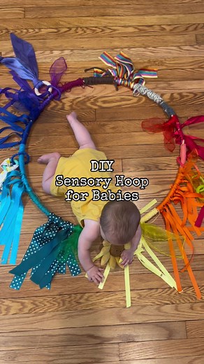 DIY Sensory Hoop for Babies⭕️ #sensoryplay #sensoryplayforbabies #babyactivities #newmom #newmum #momtobe #infant #babiesoftiktok #diy