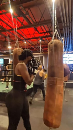 Lisa Yaro on Instagram: "Best full body workout. 2 weeks in & I love it. ☺️💕 @lisayarofitness"