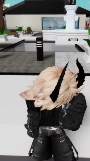 Blonde Hair Combos in Roblox Brookhaven