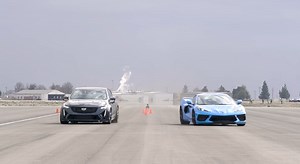 C8 Corvette Stingray vs Cadillac CT5-V Blackwing Race: Video