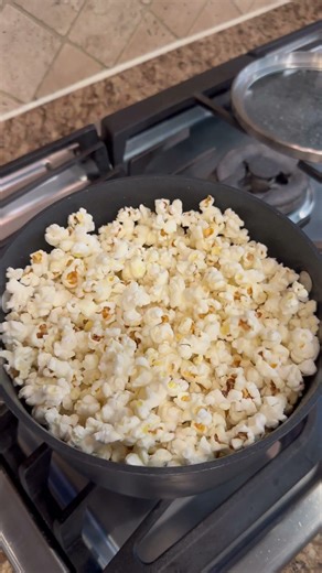 Dill Pickle Popcorn RECIPE on dinnerin321.com #popcorn #pickle #snack #recipe #easyrecipe #yummy