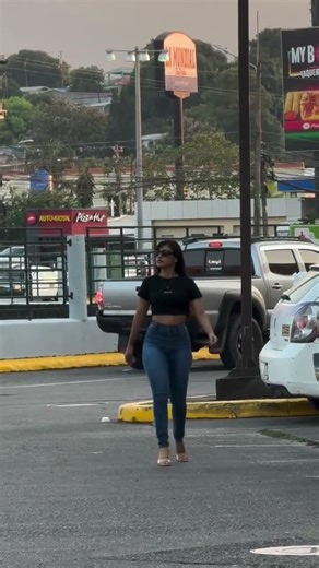 Attractive Curves in Short Wear ~ Sindy Yamileth Lopez