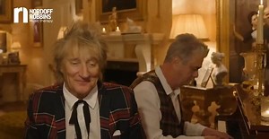 632K views · 35K reactions | A song to cheer you up after a horrible year. Watch the entirety of the #SingForNordoffRobbins Carol Service at the link below and if you can, give generously to ensure this important work continues XX- Rod carols.nordoff-robbins.org.uk | Rod Stewart | Facebook