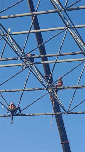 10K views · 57 reactions | With its three-dimensional load-bearing system and excellent long-span capability, the steel space frame is the top choice for large public buildings. Strong wind and seismic resistance make it suitable for long-term performance in demanding environments. #SpaceFrameSystem #EngineeringDesign #StructuralEngineering #MetalBuilding #LongSpanStructure #ConstructionSite #NoColumns | WZH BUILD | Facebook