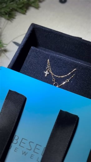 Teko | UGC Content Creator | ✨ I’m absolutely in love with this Petite Diamond Cross Bracelet from @beseen.jewelry l! 💎 It’s delicate, elegant, and perfect for everyday... | Instagram