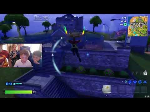 my friend playing fortnite on keyboard hes a controller player