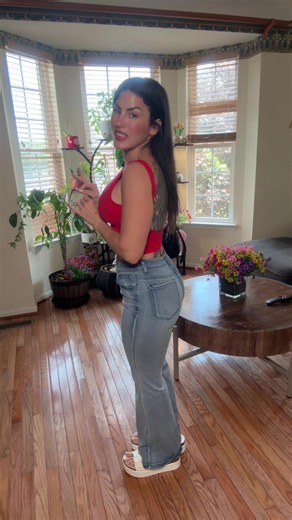 High Waisted Jeans Outfit Ideas: Comfy Looks with FlowyAir