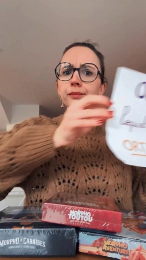 Comment entre ON et OM 🥵 en orthographe ? Je te donne dans ce réel les chiffres (tableau des graphèmes de Nina Catach) et les astuces pour aider ton enfant à progresser en orthographe 🙌🎉. N’hésite pas à enregistrer l’astuce pour la garder sous le coude au cas où 😍. Je suis Camille orthophoniste et créatrice de jeux de société pour aider les enfants à progresser en orthographe ✨. #orthographe #dyslexie #devoirs #apprendrelefrancais #apprentissage | Plume Orthophonie