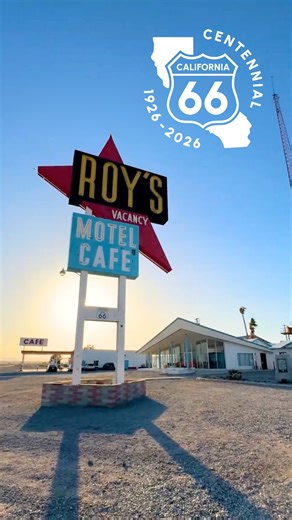 カリフォルニア観光局 on Instagram: "アメリカのマザーロード #ルート66 が2026年に開通100周年を迎えます。🚗🎉 シカゴからサンタモニカまで、8つの州を横断する道のりは、誰もが憧れるアメリカンドリーム。⭐️ 都会から砂漠へ、古き良きアメリカの幻影を体感できるルート66 カリフォルニアの旅の立ち寄りスポットを5回に分けてご紹介していきます。 ＼＼ #ルート66カリフォルニアの旅 ／／ 🚙① モハベ砂漠の真ん中 #アンボイの Roy’s Motel & Cafe (ロイズ・モーテル＆カフェ)は、ミッドセンチュリーモダンな看板やルート66の道路標識がとってもフォトジェニック。今はガソリンスタンドとカフェとして営業中です 😮 📍@VisitAmboy in @NowDiscoverIE 🎥 @visitcalifornia 🔗 ルート66の詳細は @visitcaliforniajapan のプロフィールからご覧ください ⋆⋆⋆⋆⋆⋆⋆⋆⋆⋆⋆⋆⋆⋆⋆⋆⋆⋆⋆⋆