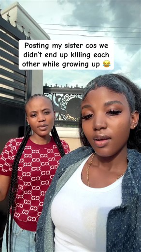 Siblings Survived Growing Up Together — Funny Sister Moments Caught