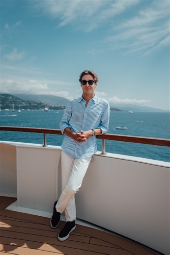 This might be the biggest Yacht we’ve ever seen 🤩 George takes a tour of The Ritz-Carlton Yacht Collection The Ritz-Carlton Hotel Company | Mercedes-AMG Petronas F1 Team