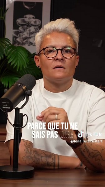 La matrice d'Eisenhower : priorisez votre temps. Je parle de la matrice d'Eisenhower, un outil pour prioriser les tâches selon leur urgence et importance. J'explique les quatre cases : urgent et important (à faire maintenant), important mais pas urgent (à planifier), urgent mais pas important (à déléguer), et ni urgent ni important (à supprimer). Je souligne que beaucoup de gens passent leur temps dans l'urgent non important, confondant agitation et vrai travail. #matrice #eisenhower #eisenhower