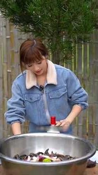 इलमछली में लगा मसाले का झोल खाने में स्वादों का मोल ☺️ #shorts #comedy #youtubeshorts