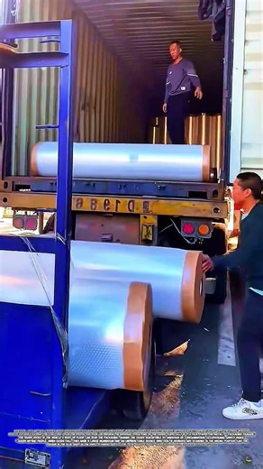 The Way Goods Are Unloaded Can Pose Very High Risks #job #workers #driver #danger