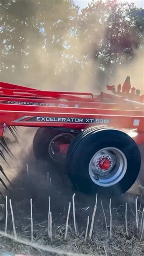 Max Power Farming – EXCELERATOR XT 8010 | FarmMachinery Review