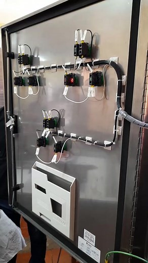 Haz lo qué te apasiona y hazlo todo el tiempo👷🏻‍♂️⚙. #momentos #electricidad #Electric #tableroselectricos #ecuador🇪🇨 #quito #pasionporloquehacemos #elctricidad⚡ #industrial #construccion #fypシ #viral #parati #loquemegusta #temuestroalgoquemehacefeliz #tumbaco #cumbaya #tecnicoelectrico