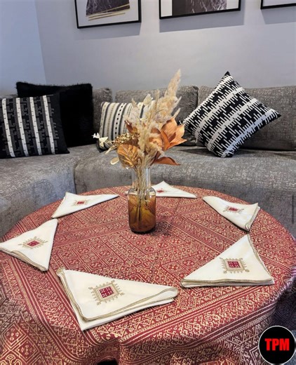 Tovaglia marocchina bordeaux con 8 tovaglioli bianchi ricamati - Elegante biancheria da tavola marocchina - Etsy Italia