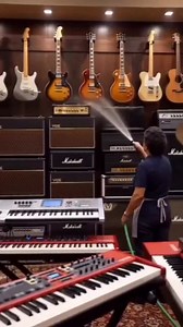 Bass guitar groove from Groove Instrumentos Rosario