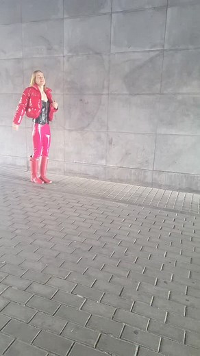 Hi, how's your day going? #hunterboots #wellies #rubberboots #gumboots #gummistiefel #leathercorset #corsets #corset #shinyjacket #wattiertejacke #paddedjacket #puffer #streetfashion #streetstyle #streetlook | Anna Levenko