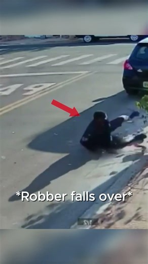 Robber Caught by An Undercover Police Officer👮 #robbery #theif
