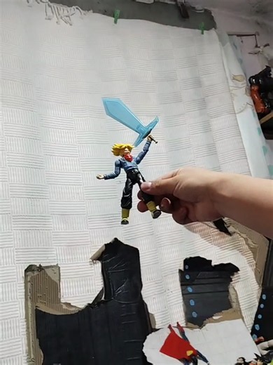 Trunks crea la espada Genkidama y derrota a Zamas