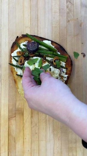 Flatbread Pizza with Ricotta and Asparagus Recipe