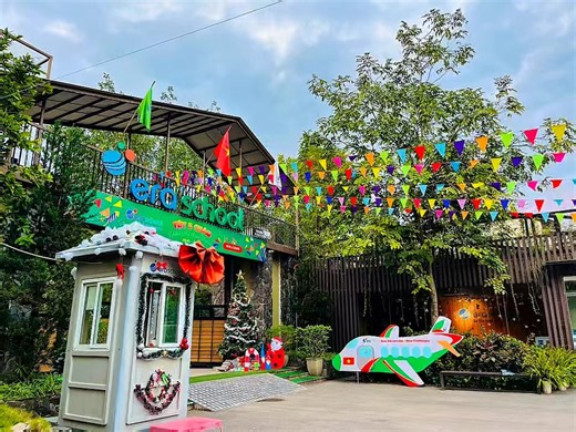 🎥 HỎI NHẸ ERAERS: “VÌ SAO BẠN THÍCH HỌC Ở ERA SCHOOL?” 💚 Không kịch bản. Không “diễn sâu”. Chỉ là những câu trả lời xịn xò – dễ thương – nghe là thấy yêu Era liền 😆 🎒 Eraers nói gì nè? 👉 “Vì trường nhiều cây xanh, nhiều con vật, còn được cưỡi ngựa nữa 🐿️🌿🐎” 👉 “Vì được học với giáo viên nước ngoài” 👉 “Vì được làm thơ, vẽ tranh, sáng tạo mỗi ngày” 👉 “Vì được tham gia nhiều CLB thể chất siêu vui 💪⚽♟️” 🌱 Era school không cố gắng trở thành một ngôi trường hoa mỹ. Era chọn trở thành nơi h