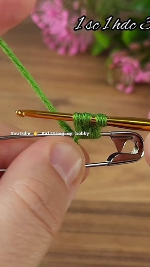 Aslı ile sanatsal tasarımlar | How to make a very easy crochet butterfly pattern brooch on a fork needle #crochet #knitting | Instagram
