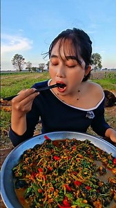Eat fried snails😋🐌#mukbang #foodforfoodies #food #eat 😋