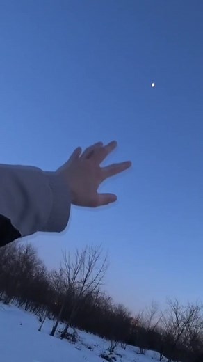 Вспыхнуло солнце закатом. На дворе благодать. Мир абсолютно понятен. Но порой не понять. #enjoykin #идущийкреке #серждурдачник